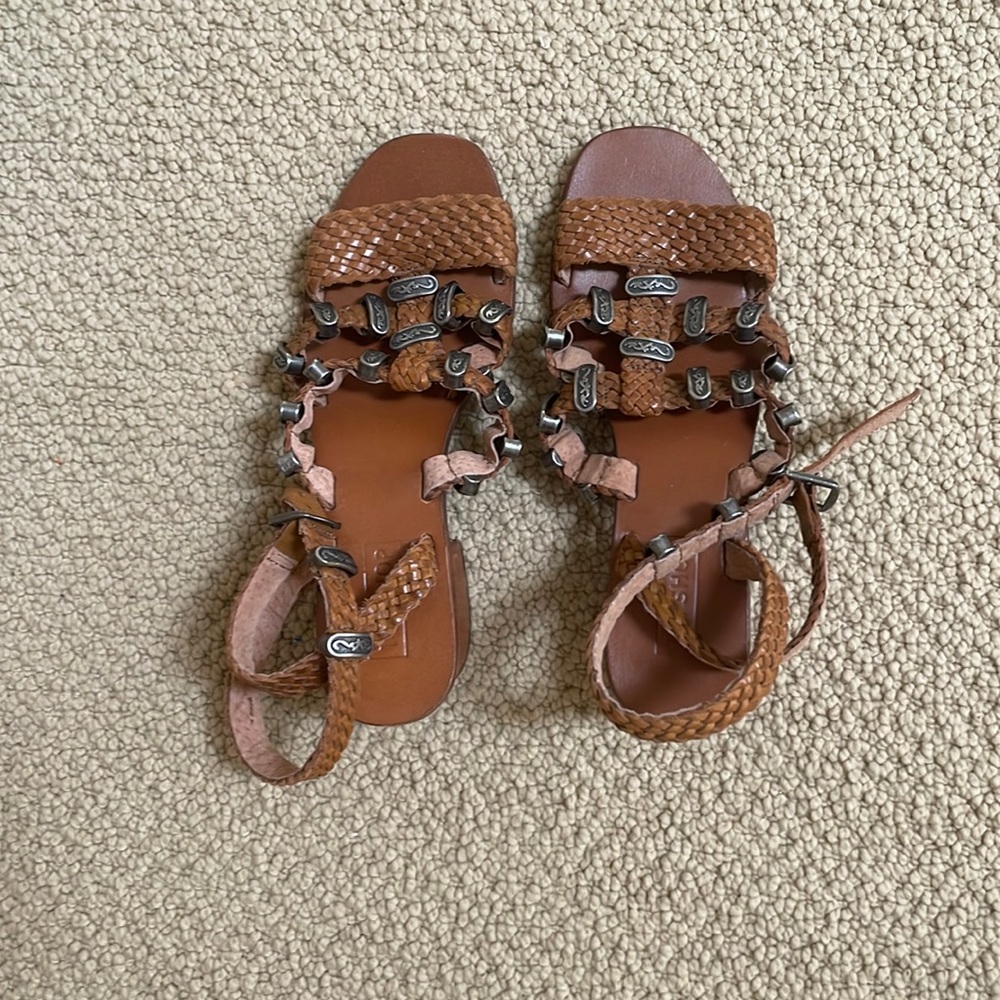 Top shop shoes. Gently worn. Small heel w western hardware size 37